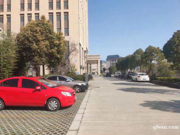 出租港閘辦公樓倉(cāng)庫(kù)廠(chǎng)房 無(wú)中介費(fèi) 歡迎咨詢(xún) 出租港閘辦公樓倉(cāng)庫(kù)廠(chǎng)房 無(wú)中介費(fèi) 歡迎咨詢(xún)