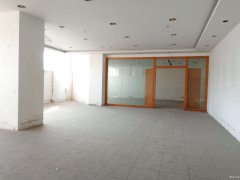 市中心，地鐵口，2樓商鋪出租，好停車，雙樓梯