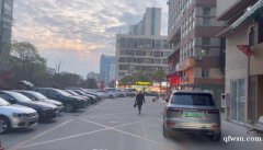 便宜底樓商鋪出售，大路邊，可餐飲，好停車，兩層